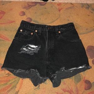 ✨SOLD!✨ black Levi’s denim shorts